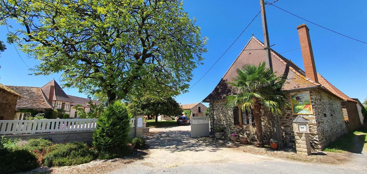 La Ferme De Laupiliere Bed & Breakfast Sarrazac  Exterior photo